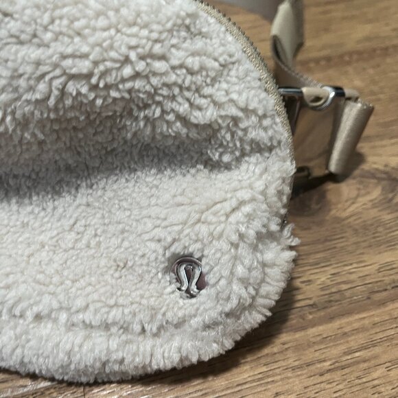 Lululemon Off White Tan Fuzzy Fanny Pack Waist Everywhere Fleece Belt Bag - Picture 3 of 4
